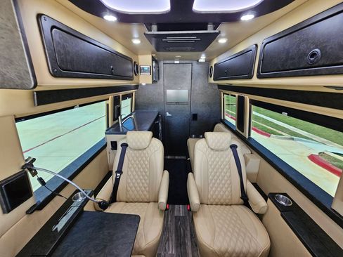 Used 2019 Mercedes-Benz Sprinter 3500 image 67