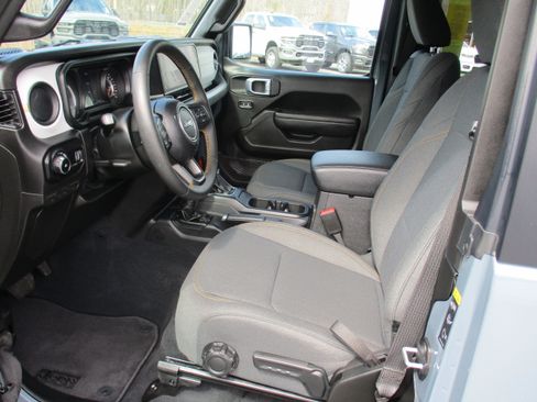 Used 2024 Jeep Wrangler Sport S image 11