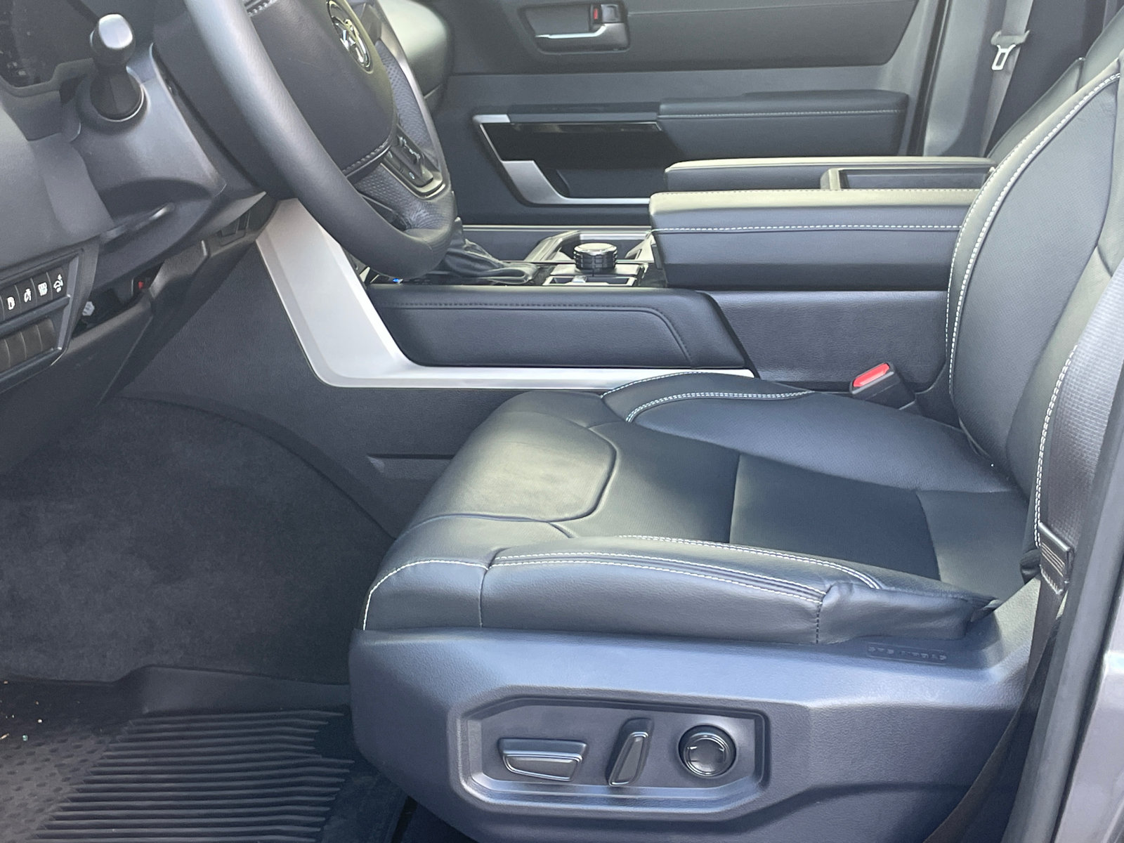 Used 2026 Toyota Tundra Limited AWD/4WD image 10