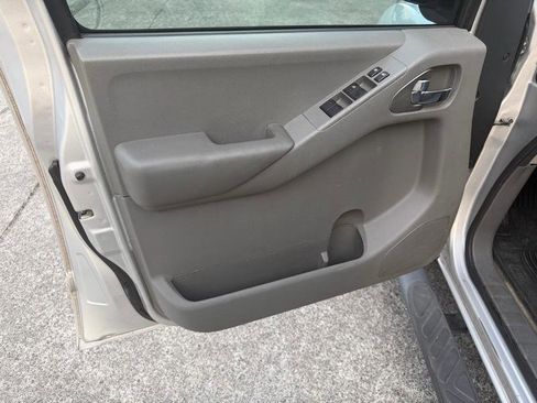 Used 2013 Nissan Frontier SV w/ SV Value Truck Pkg image 18