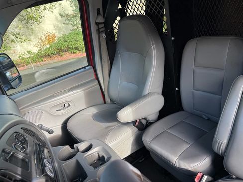 Used 2005 Ford E-350 and Econoline 350 Extended Super Duty image 34