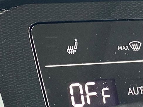 New 2026 Volkswagen Taos SE image 8