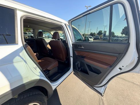 Used 2023 Volkswagen Atlas SEL AWD/4WD image 17