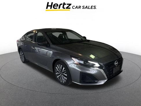Used 2025 Nissan Altima 2.5 SV image 1