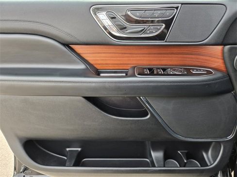 Used 2019 Lincoln Navigator Select w/ Technology Package image 25