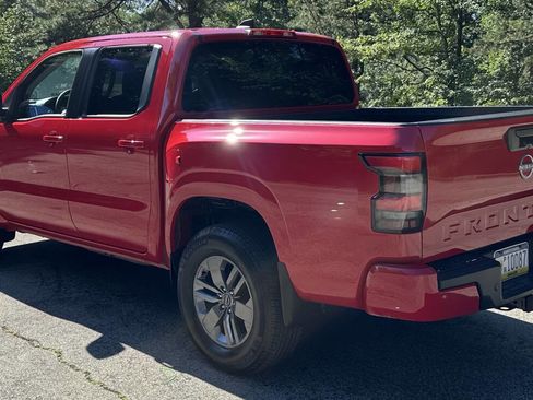 Used 2025 Nissan Frontier SV image 8