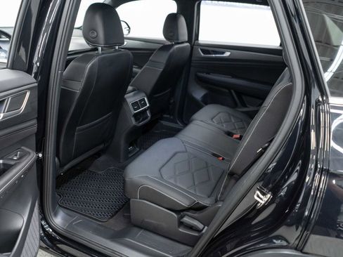 Used 2024 Volkswagen Atlas Cross Sport SE AWD/4WD image 28