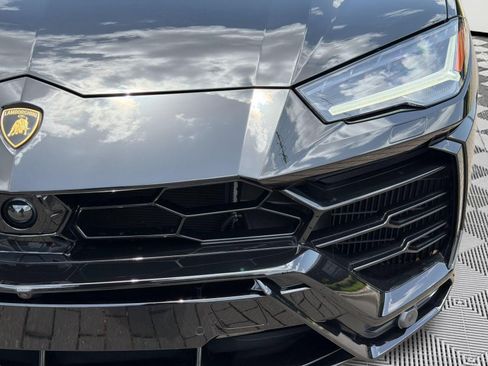 Used 2022 Lamborghini Urus AWD/4WD image 12