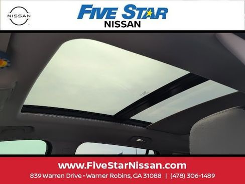 Used 2024 GMC Terrain SLT image 22