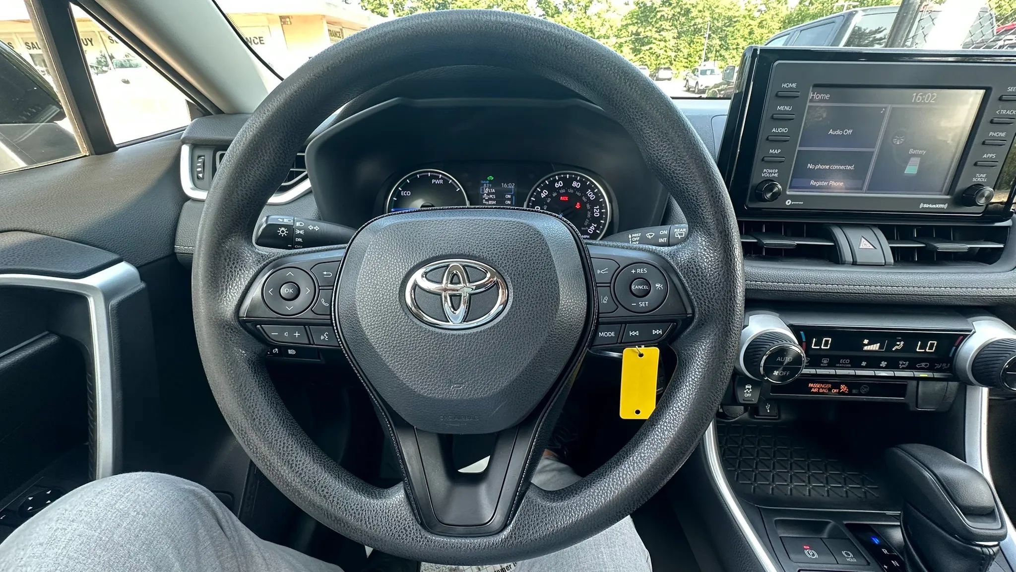 Used 2020 Toyota RAV4 LE AWD/4WD image 11