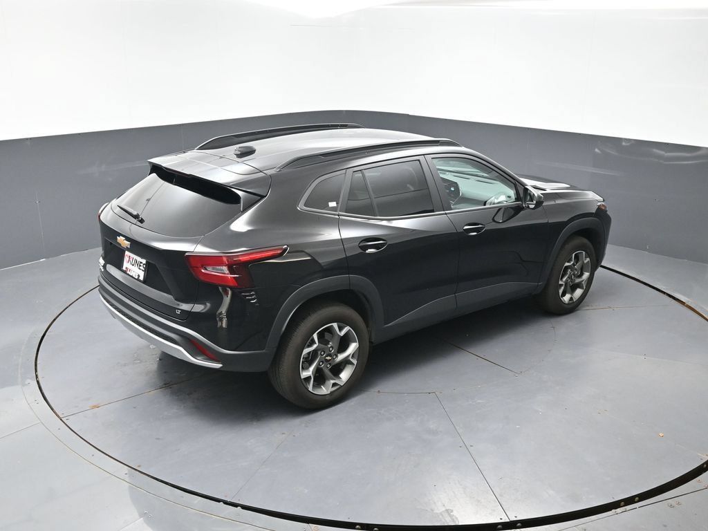 Used 2025 Chevrolet Trax LT FWD image 42