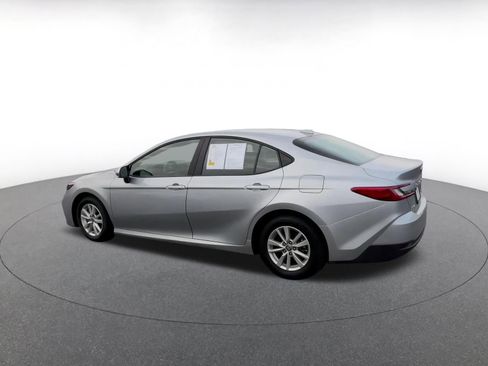 Used 2025 Toyota Camry LE image 10