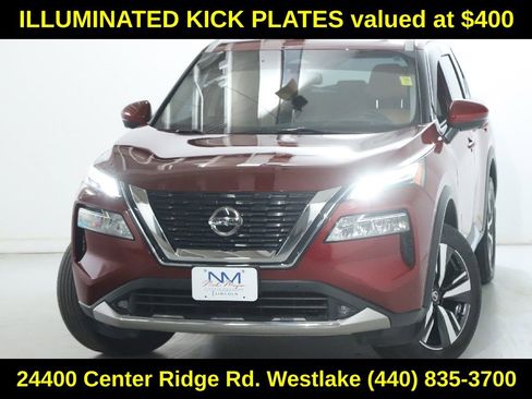 Used 2021 Nissan Rogue Platinum image 3