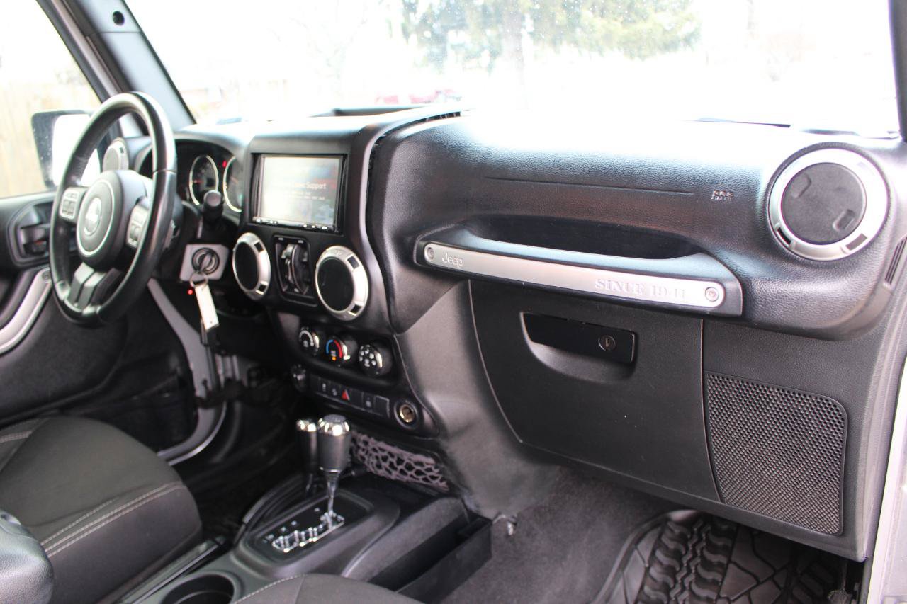 Used 2016 Jeep Wrangler Unlimited Rubicon AWD/4WD image 36