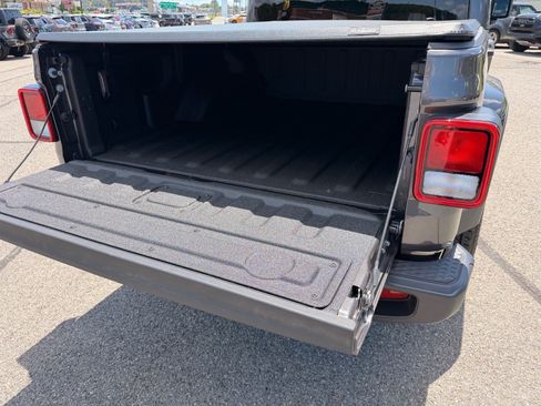 Used 2026 Jeep Gladiator Sport AWD/4WD image 6