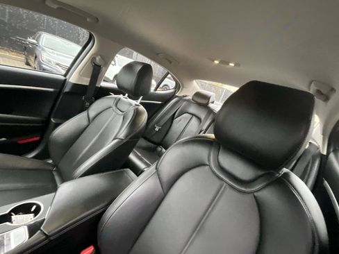 Used 2022 Genesis G70 2.0T image 14