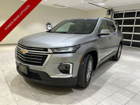 Used 2023 Chevrolet Traverse LT FWD image 1