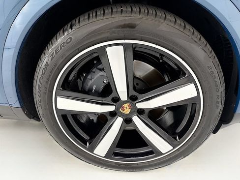 Certified 2026 Porsche Cayenne Coupe AWD/4WD image 32