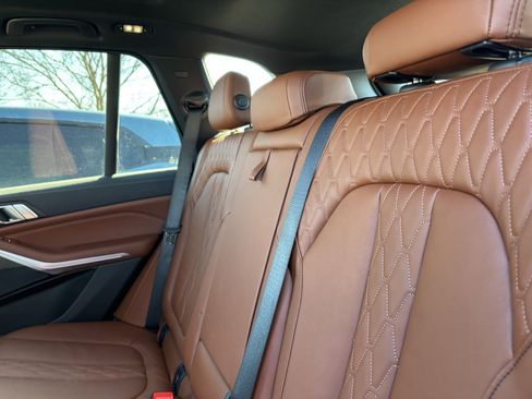 Used 2022 BMW X5 xDrive40i w/ M Sport Package image 32