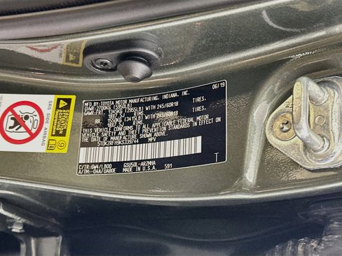 Used 2019 Toyota Highlander XLE FWD image 12