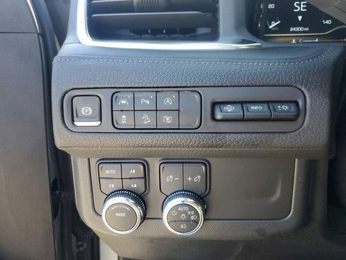 Used 2024 GMC Yukon Denali image 30