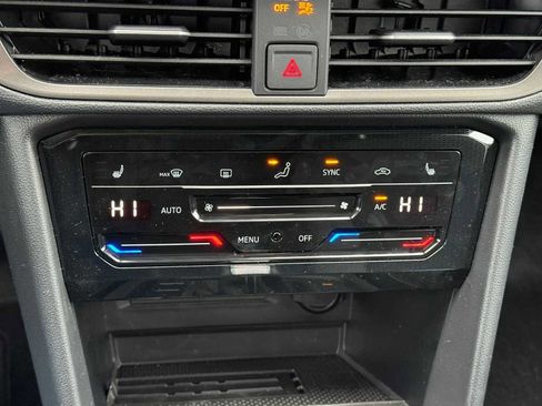 New 2026 Volkswagen Taos SE image 16