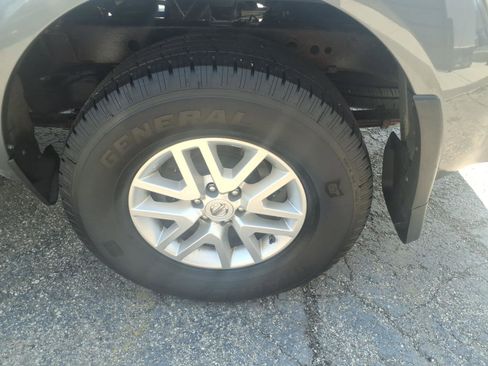 Used 2019 Nissan Frontier SV AWD/4WD image 8
