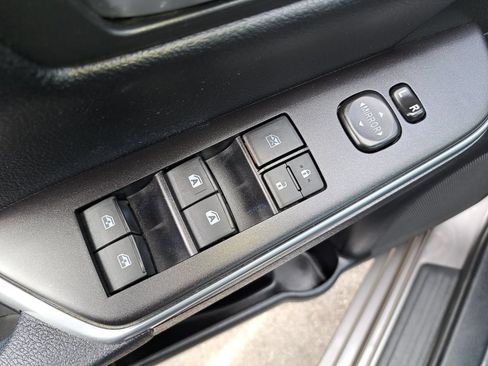 Used 2017 Toyota Camry SE FWD image 28