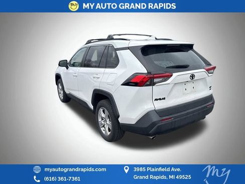 Used 2020 Toyota RAV4 XLE w/ Convenience Package image 3