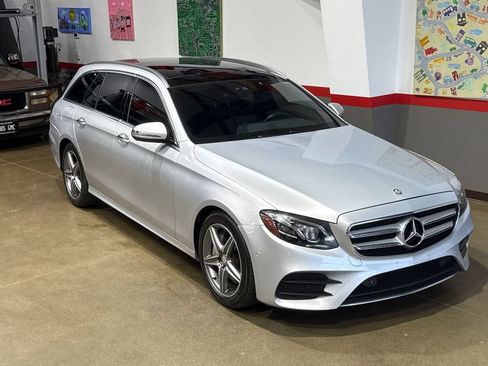 Used 2017 Mercedes-Benz E 400 4MATIC Wagon image 31