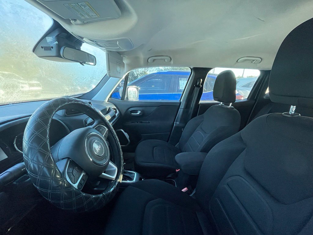 Used 2019 Jeep Renegade Latitude FWD image 5
