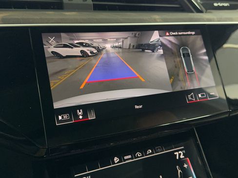 Used 2021 Audi e-tron Premium Plus w/ Premium Plus Package image 24