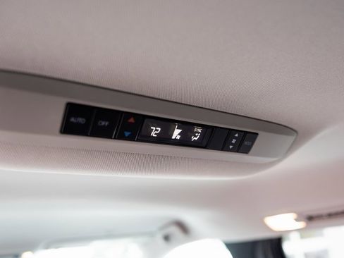 Used 2025 Toyota Sienna LE image 25