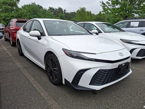Used 2025 Toyota Camry SE FWD image 3