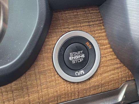 Used 2019 RAM 1500 Limited AWD/4WD image 16