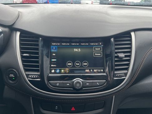 Used 2019 Chevrolet Trax LT w/ LT Convenience Package image 18