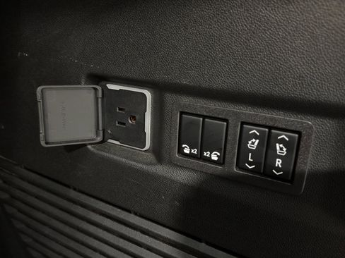 Certified 2024 GMC Yukon Denali image 25