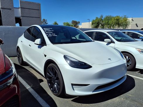 Used 2023 Tesla Model Y Performance AWD/4WD image 2
