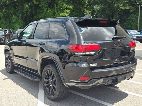 Used 2022 Jeep Grand Cherokee Laredo X AWD/4WD image 3