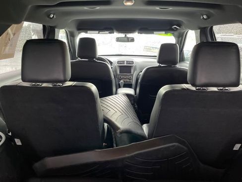 Used 2019 Ford Explorer XLT w/ Equipment Group 202A FWD image 30