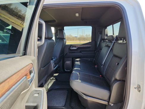 Used 2022 Chevrolet Silverado 1500 High Country w/ Technology Package image 7