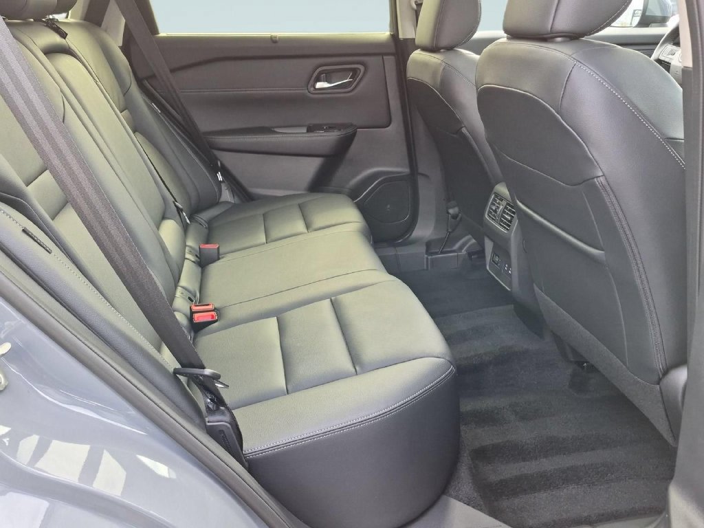 Used 2025 Nissan Rogue SL w/ SL Premium Package AWD/4WD image 31