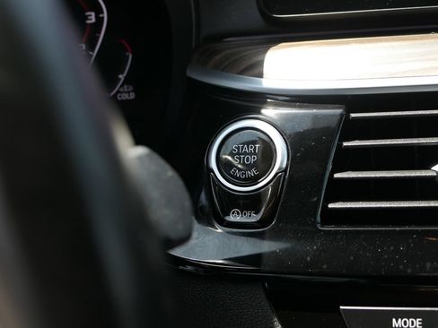 Used 2023 BMW M550i xDrive AWD/4WD image 16