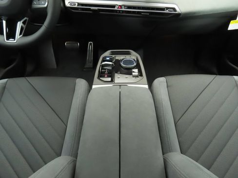 Used 2026 BMW iX xDrive45 w/ M Sport Package AWD/4WD image 17