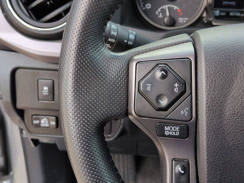 Used 2022 Toyota Tacoma TRD Sport AWD/4WD image 12
