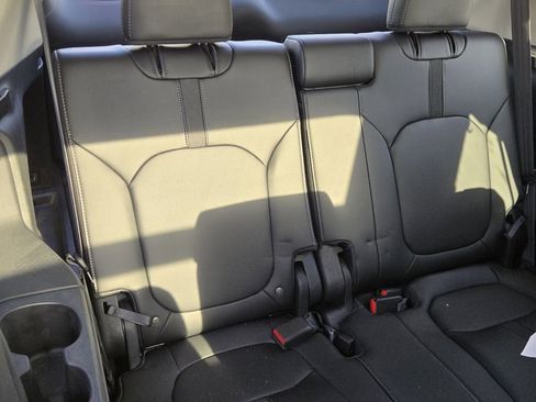 Used 2023 Honda Pilot Touring image 15
