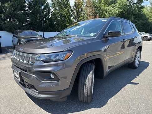 Used 2022 Jeep Compass Latitude AWD/4WD image 3