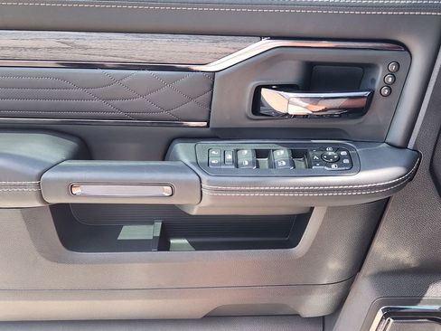 New 2026 RAM 2500 Limited AWD/4WD image 17
