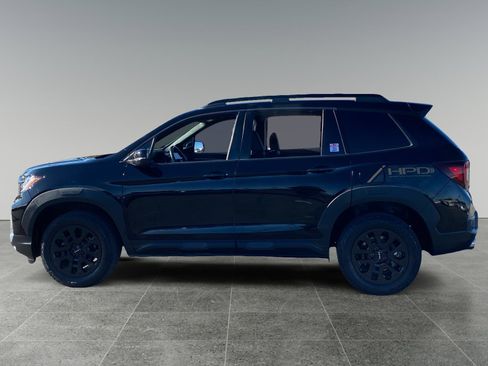 Used 2023 Honda Passport TrailSport image 2