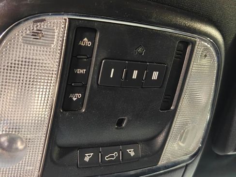 Used 2019 Jeep Grand Cherokee Altitude AWD/4WD image 10